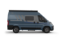 Camper van Carado blu in vista laterale con tendalino, porta scorrevole e finestrino laterale