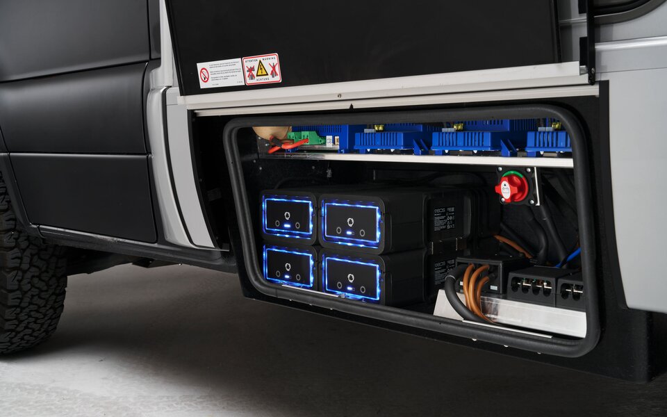 Retrofit kit for GT-S 685 auxiliary charger for Battery S