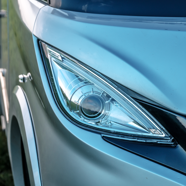 rechtes, in Bugmaske integriertes Frontlicht in modernem Design beim HYMER B MasterLine