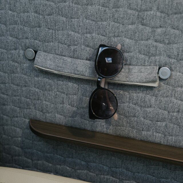 Verstaumöglichkeit für Accessoires an stoffkaschierter Wohnmobil-Innenwand