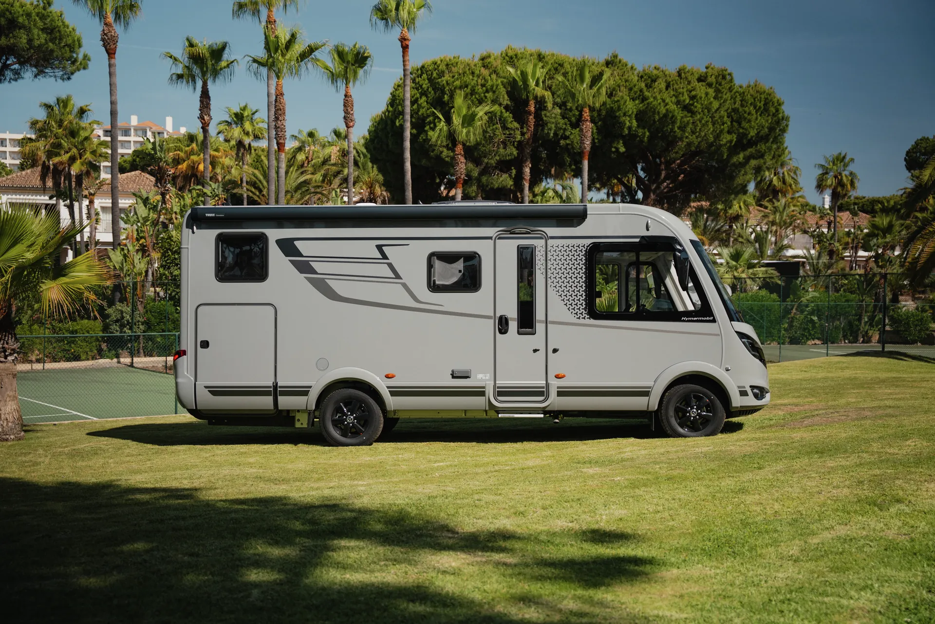 Tydliga linjer, harmoniska proportioner och en genomtänkt exteriördesign präglar karaktären hos Hymer B‑MC I.